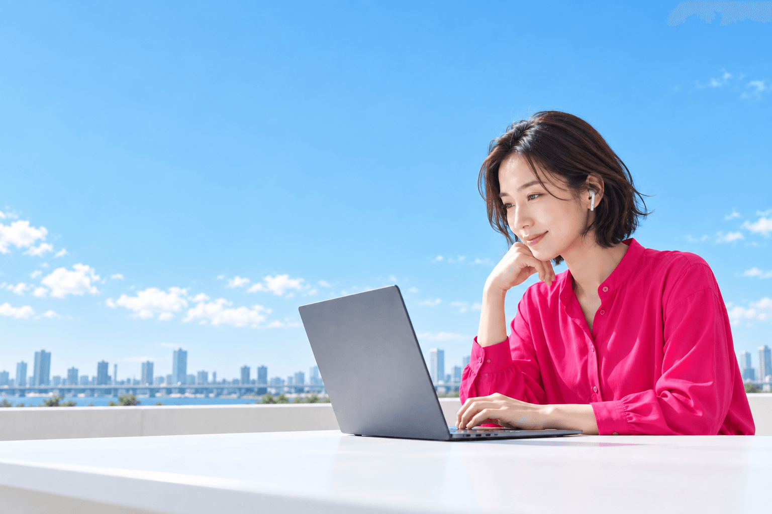 オンラインで対話する人のイメージ